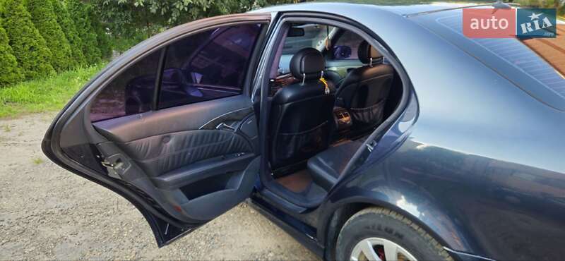 Седан Mercedes-Benz E-Class 2003 в Черновцах
