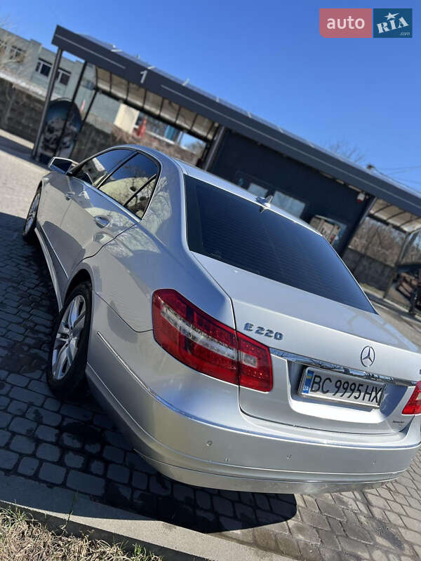 Седан Mercedes-Benz E-Class 2011 в Львове