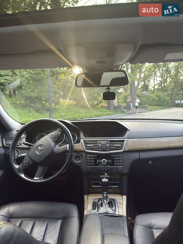 Седан Mercedes-Benz E-Class 2010 в Києві фото 11 Седан Mercedes-Benz E-Class 2010 в Києві