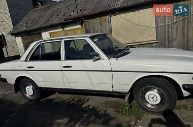 Седан Mercedes-Benz E-Class 1982 в Луцьку