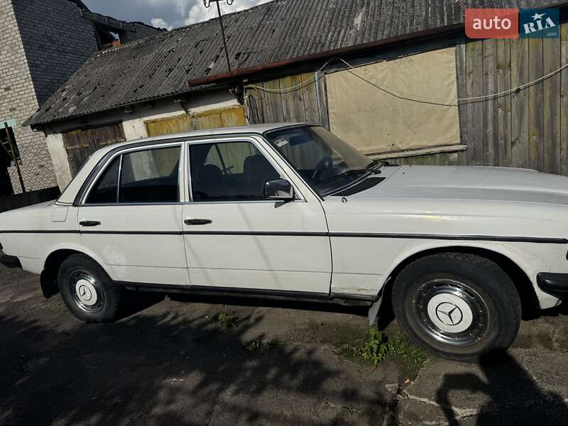 Mercedes-Benz E-Class 1982