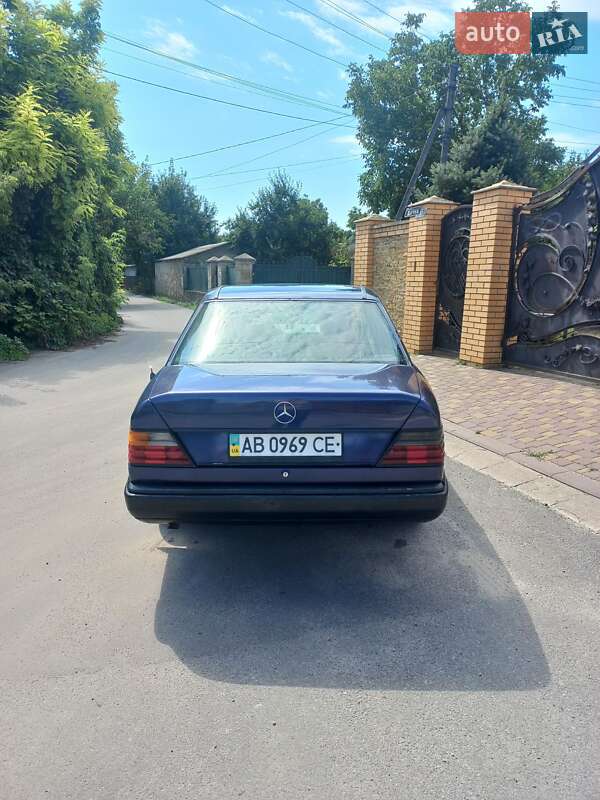 Седан Mercedes-Benz E-Class 1988 в Киеве