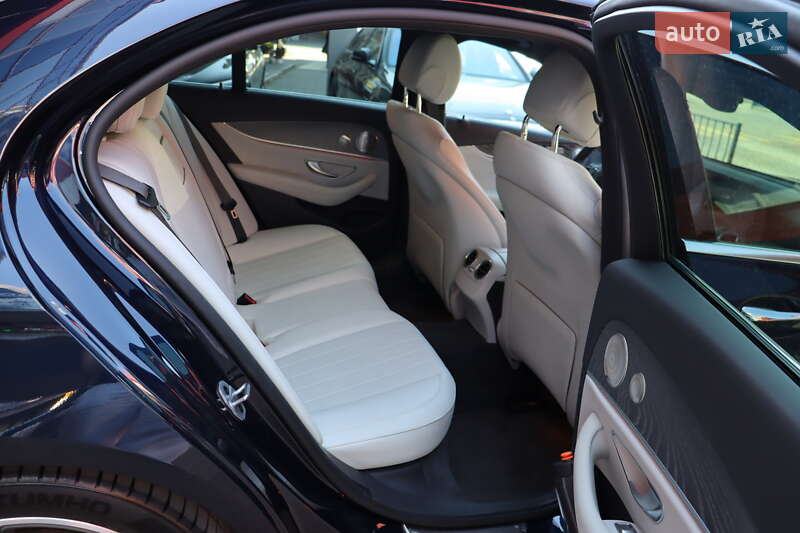 Седан Mercedes-Benz E-Class 2022 в Львове