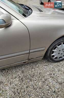 Седан Mercedes-Benz E-Class 2001 в 