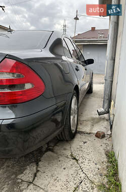 Седан Mercedes-Benz E-Class 2002 в  фото 5 Седан Mercedes-Benz E-Class 2002 в