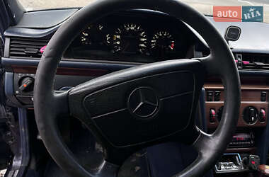 Седан Mercedes-Benz E-Class 1991 в  фото 10 Седан Mercedes-Benz E-Class 1991 в