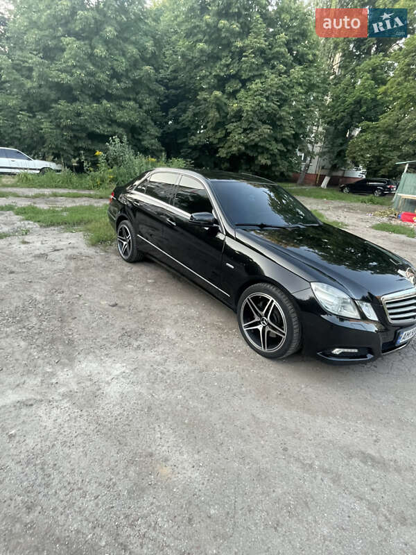Седан Mercedes-Benz E-Class 2010 в Житомире