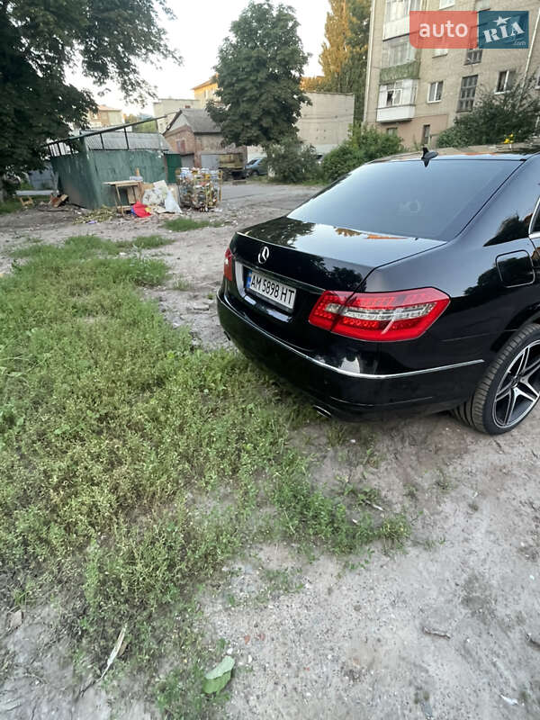 Седан Mercedes-Benz E-Class 2010 в Житомире