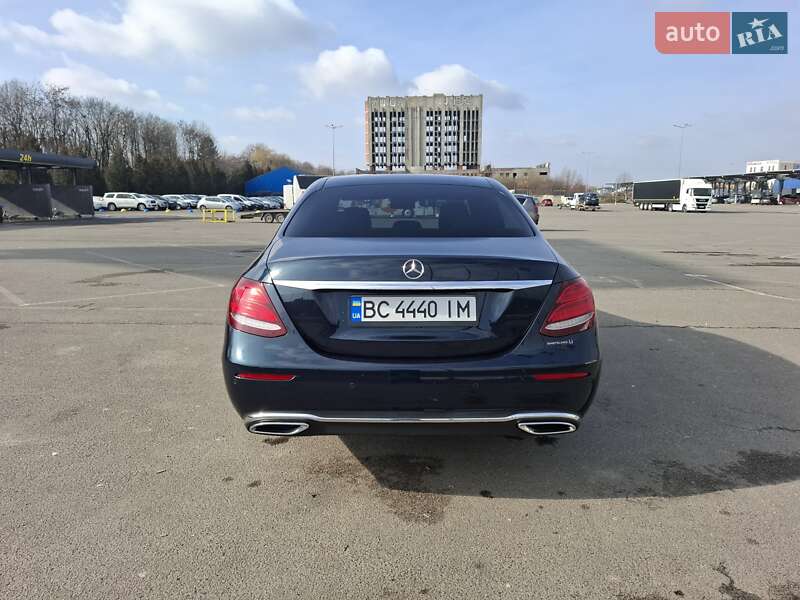 Седан Mercedes-Benz E-Class 2016 в Львові