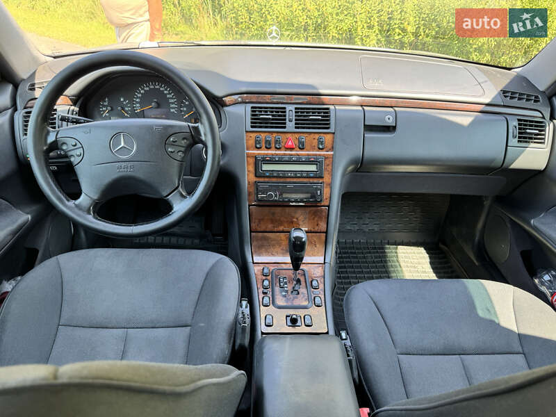 Универсал Mercedes-Benz E-Class 2001 в Львове