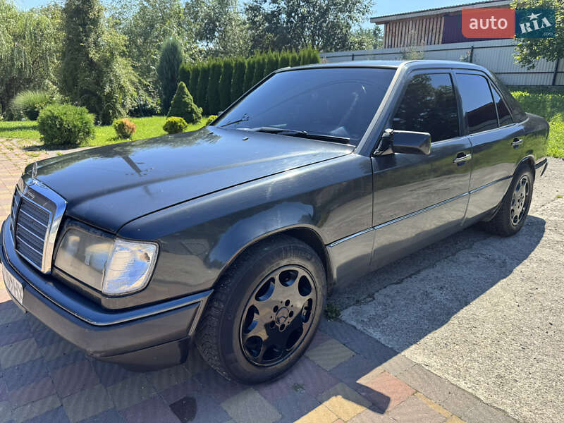 Седан Mercedes-Benz E-Class 1992 в Болехове