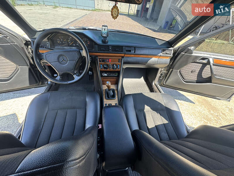 Седан Mercedes-Benz E-Class 1992 в Болехове