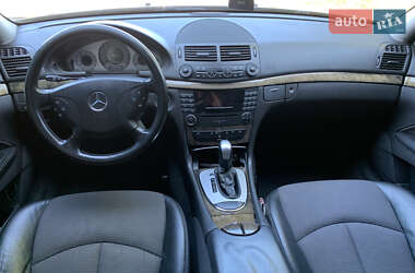 Седан Mercedes-Benz E-Class 2004 в  фото 10 Седан Mercedes-Benz E-Class 2004 в