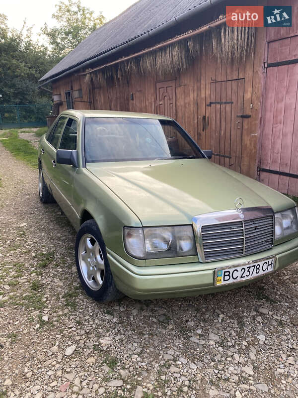 Mercedes-Benz E-Class 1987