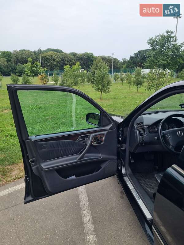 Седан Mercedes-Benz E-Class 2001 в Ивано-Франковске