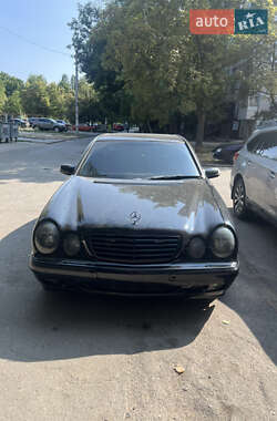 Седан Mercedes-Benz E-Class 2001 в Запорожье