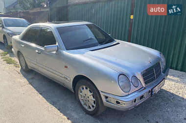 Седан Mercedes-Benz E-Class 1998 в Києві