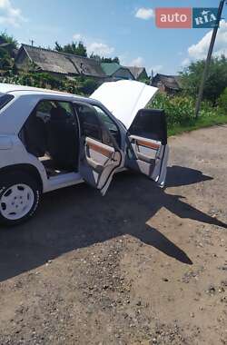 Седан Mercedes-Benz E-Class 1987 в Пирятине