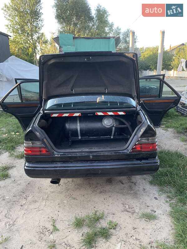 Седан Mercedes-Benz E-Class 1995 в Києві фото 5 Седан Mercedes-Benz E-Class 1995 в Києві