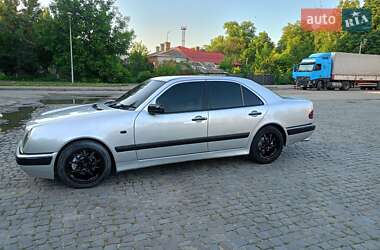 Седан Mercedes-Benz E-Class 1999 в  фото 5 Седан Mercedes-Benz E-Class 1999 в