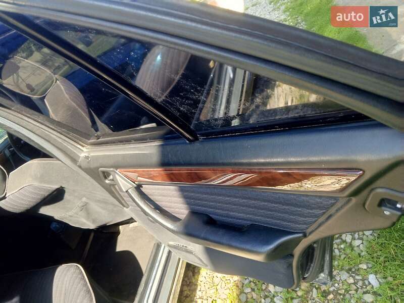 Седан Mercedes-Benz E-Class 1992 в Косове