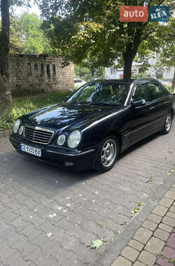 Седан Mercedes-Benz E-Class 2001 в Черновцах