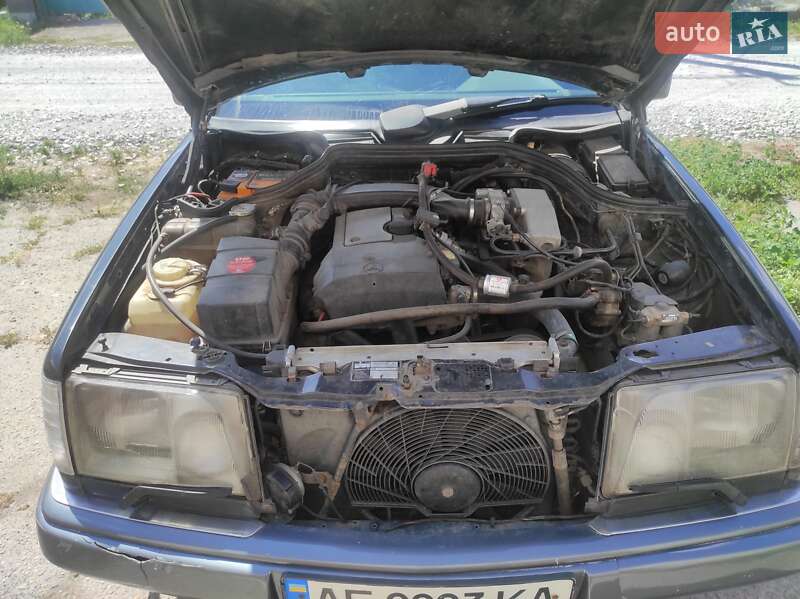 Седан Mercedes-Benz E-Class 1991 в Днепре