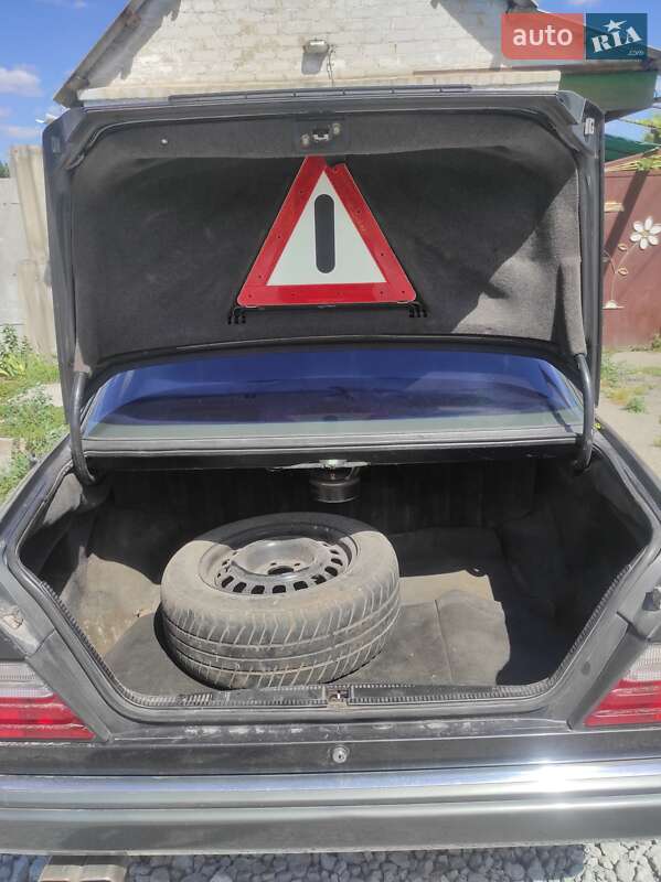 Седан Mercedes-Benz E-Class 1991 в Днепре
