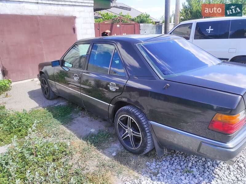 Mercedes-Benz E-Class 1991