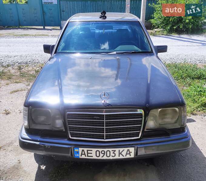 Седан Mercedes-Benz E-Class 1991 в Днепре