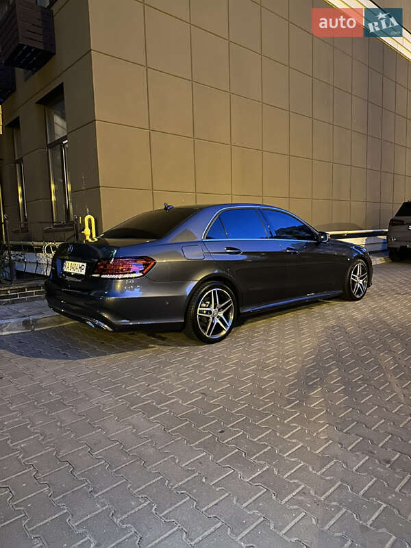 Седан Mercedes-Benz E-Class 2014 в Киеве
