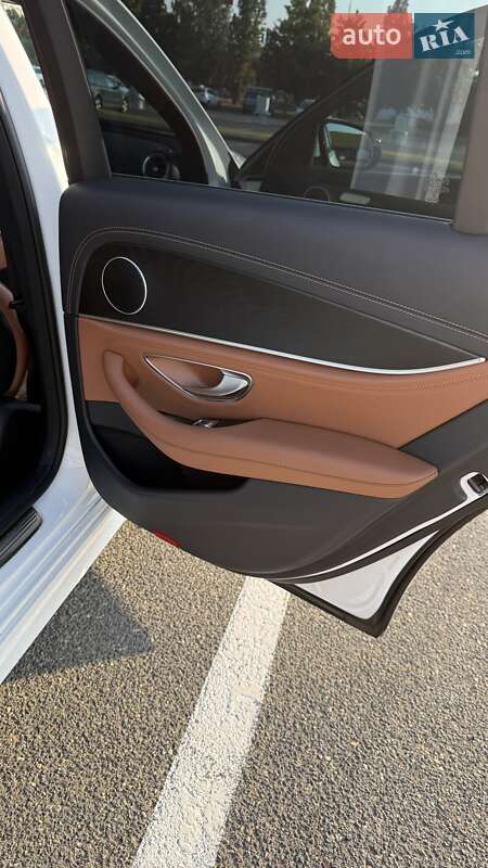 Седан Mercedes-Benz E-Class 2022 в Києві