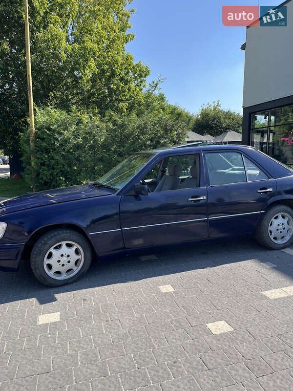 Седан Mercedes-Benz E-Class 1995 в Ужгороді