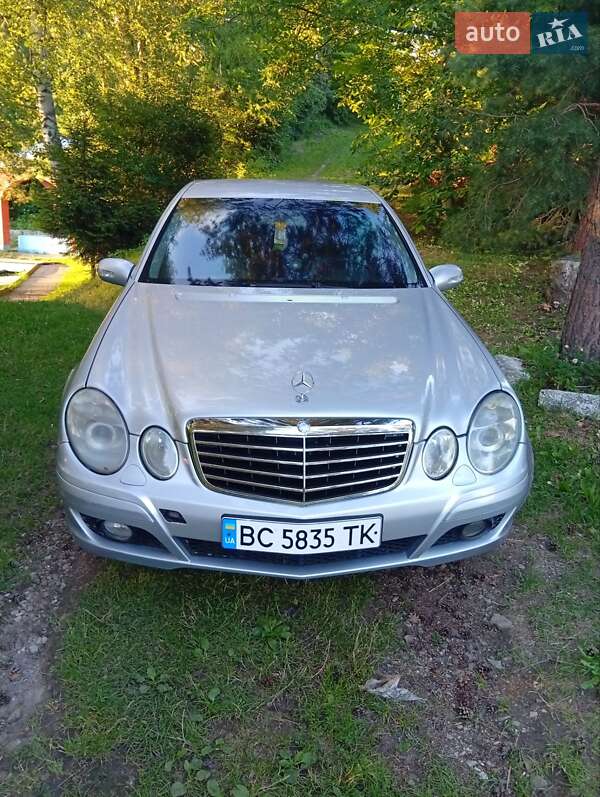 Седан Mercedes-Benz E-Class 2002 в Самборе