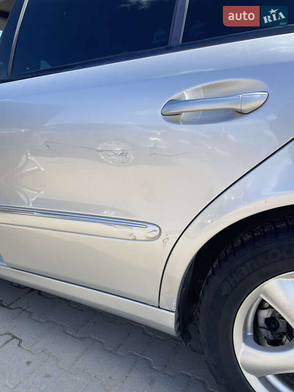 Седан Mercedes-Benz E-Class 2003 в Черновцах