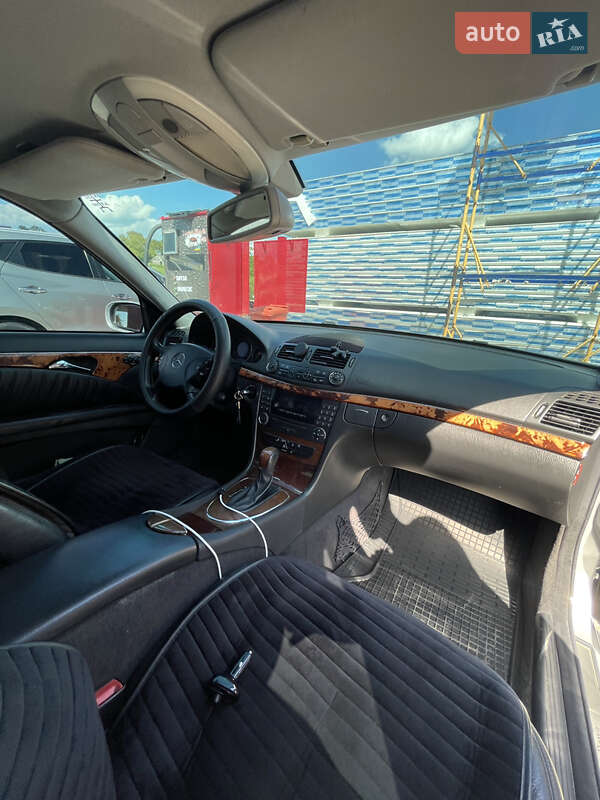 Седан Mercedes-Benz E-Class 2003 в Черновцах