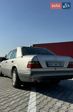 Седан Mercedes-Benz E-Class 1993 в 