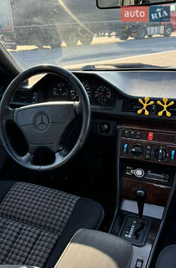 Седан Mercedes-Benz E-Class 1993 в 