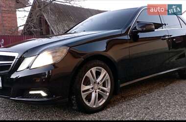 Седан Mercedes-Benz E-Class 2010 в Снятині
