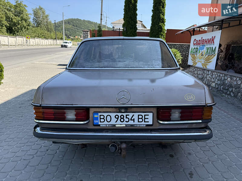Седан Mercedes-Benz E-Class 1983 в Кременці