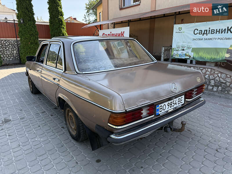 Седан Mercedes-Benz E-Class 1983 в Кременці