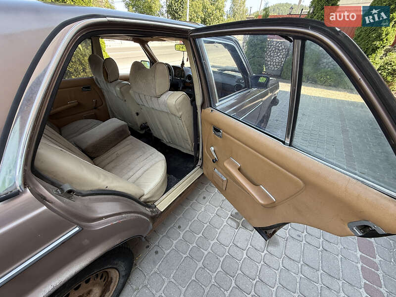 Седан Mercedes-Benz E-Class 1983 в Кременці