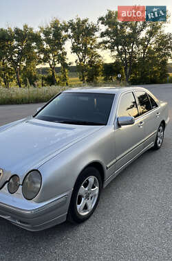 Седан Mercedes-Benz E-Class 2000 в 