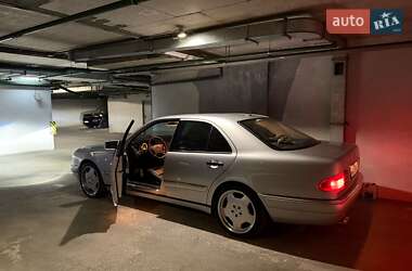 Седан Mercedes-Benz E-Class 1999 в Киеве