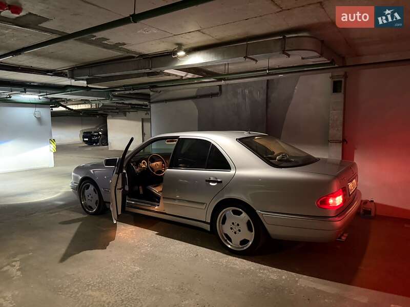 Mercedes-Benz E-Class 1999