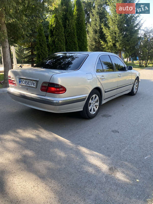 Седан Mercedes-Benz E-Class 2001 в 