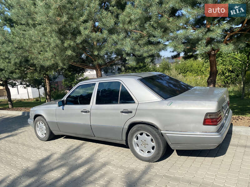 Седан Mercedes-Benz E-Class 1994 в Львове