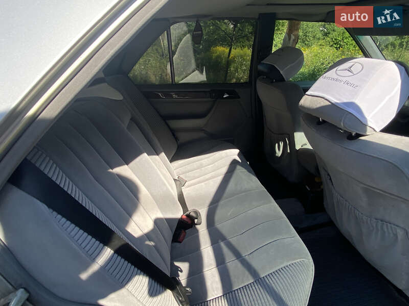 Седан Mercedes-Benz E-Class 1994 в Львове