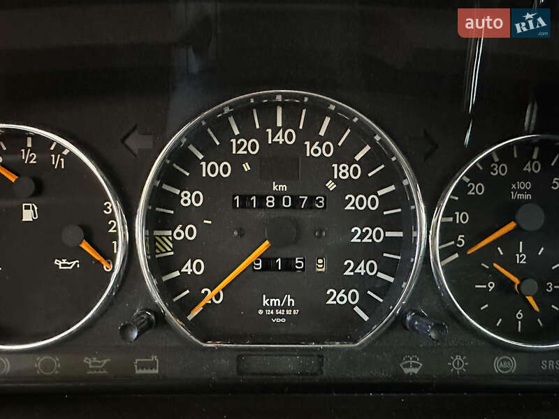 Седан Mercedes-Benz E-Class 1993 в Києві