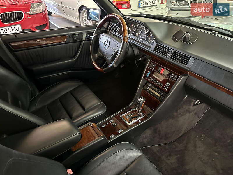 Седан Mercedes-Benz E-Class 1993 в Києві